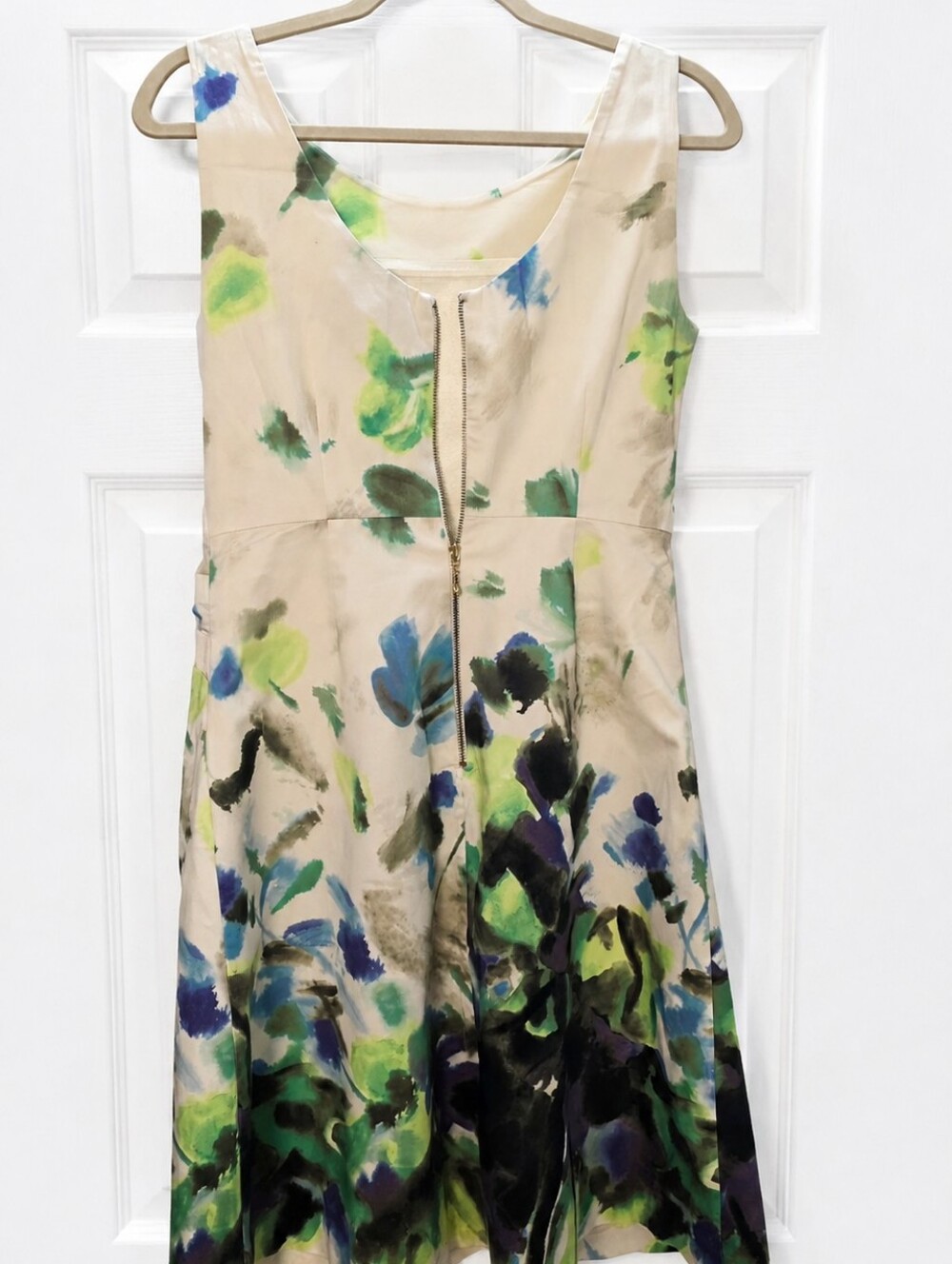 Dress - Picture 7 of 8